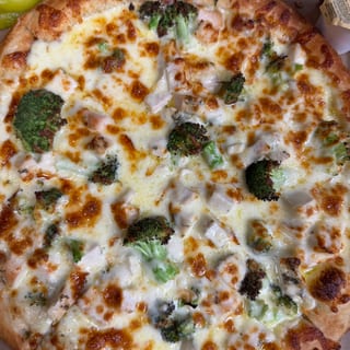 Chicken & Broccoli Alfredo Pizza